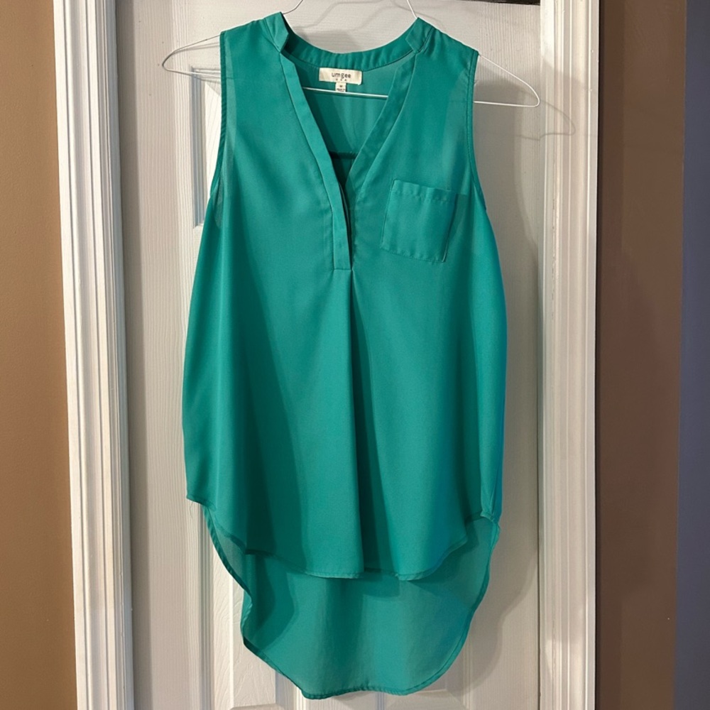 Umgee Green Sleeveless Blouse with High Low Hem and Mandarin Collar